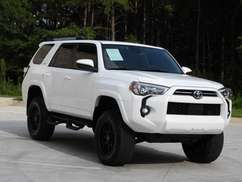 Used 2021 Toyota 4Runner SR5 AWD/4WD image 39