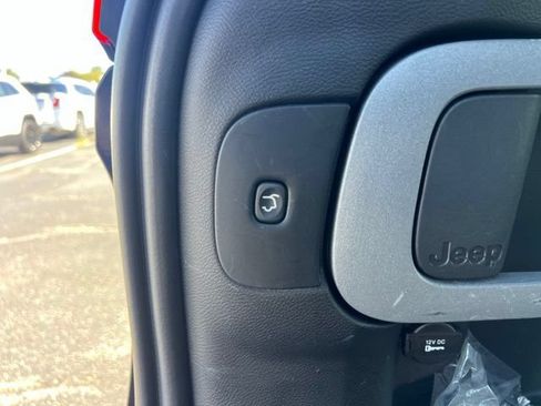 Used 2015 Jeep Cherokee Latitude w/ Comfort/Convenience Group AWD/4WD image 18