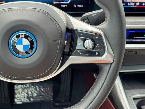 Used 2023 BMW i7 xDrive60 AWD/4WD image 23