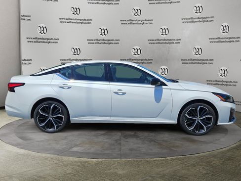 Used 2024 Nissan Altima 2.5 SR FWD image 6