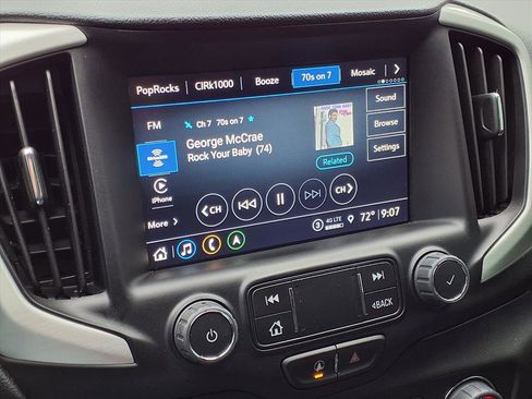 Used 2022 GMC Terrain SLE w/ Driver Convenience Package image 4