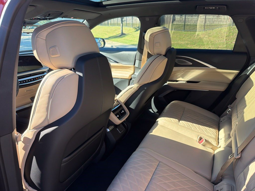 Certified 2025 Cadillac Lyriq Luxury w/ Nappa Leather Package AWD/4WD image 9