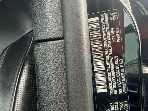 Used 2018 Jeep Renegade Limited image 33