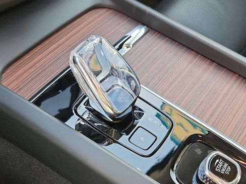 Certified 2024 Volvo XC60 T8 Ultimate w/ Protection Package Premier image 24