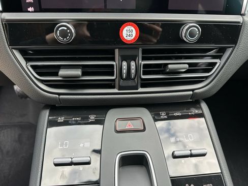 Used 2026 Porsche Macan AWD/4WD image 26