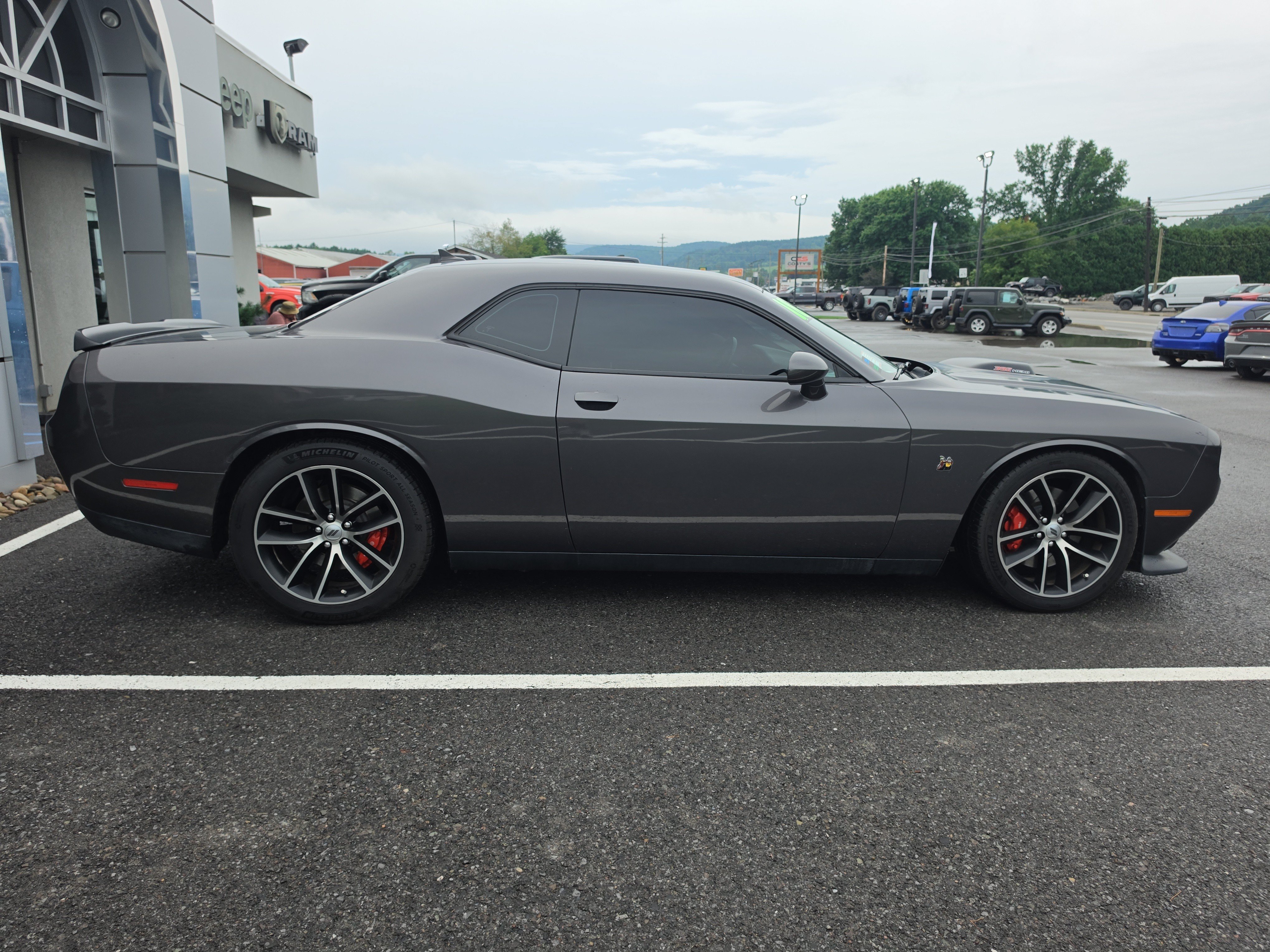 Used 2018 Dodge Challenger R/T Scat Pack RWD image 2