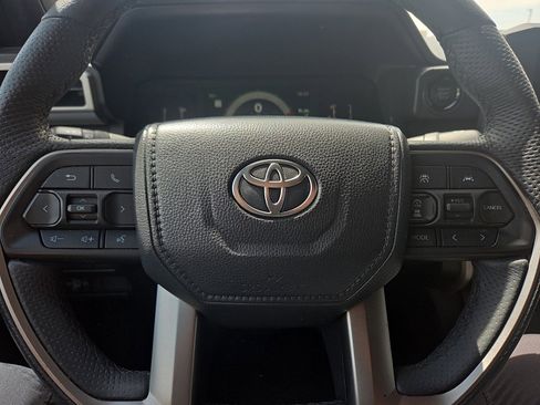 Used 2025 Toyota Tacoma SR5 AWD/4WD image 12