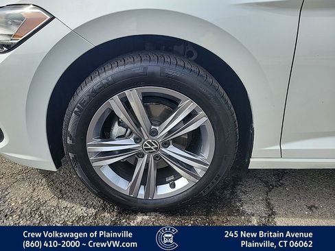 Certified 2023 Volkswagen Jetta SE w/ Panoramic Sunroof Package FWD image 19