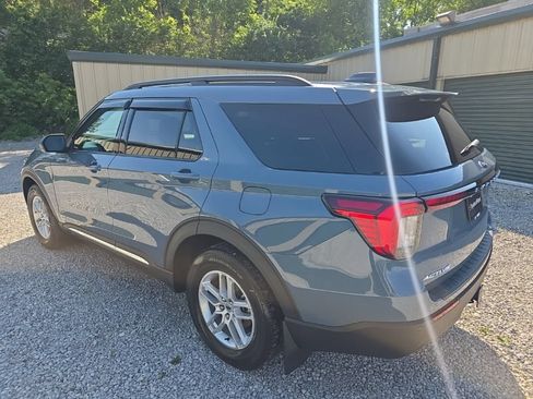 Used 2025 Ford Explorer Active AWD/4WD image 4