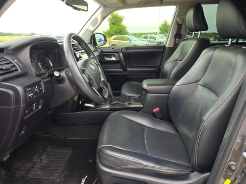 Used 2019 Toyota 4Runner Limited AWD/4WD image 9