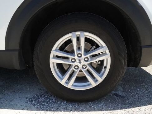Used 2024 Ford Explorer XLT RWD image 42