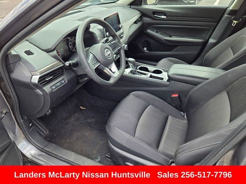 Used 2024 Nissan Altima 2.5 SV FWD image 16
