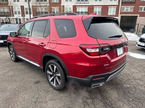 Certified 2025 Honda Pilot Touring image 17