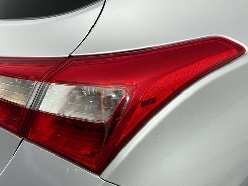 Used 2017 Hyundai Elantra GT image 31