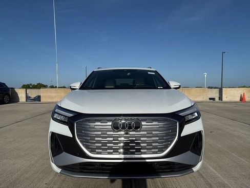 Used 2023 Audi Q4 e-tron Premium Plus image 8