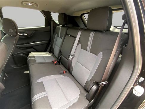 Used 2025 Chevrolet Blazer LT FWD image 19