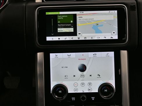 Used 2018 Land Rover Range Rover image 25