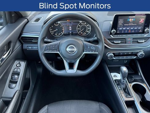 Used 2024 Nissan Altima 2.5 SV FWD image 18
