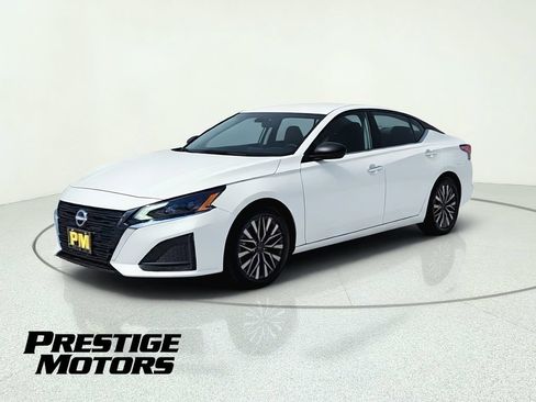 Used 2025 Nissan Altima 2.5 SV FWD image 4