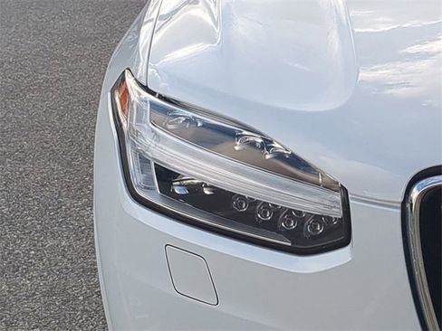 Used 2017 Volvo XC90 T6 Momentum w/ Vision Package image 10