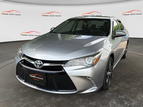Used 2017 Toyota Camry XSE w/ Moonroof Package FWD image 1