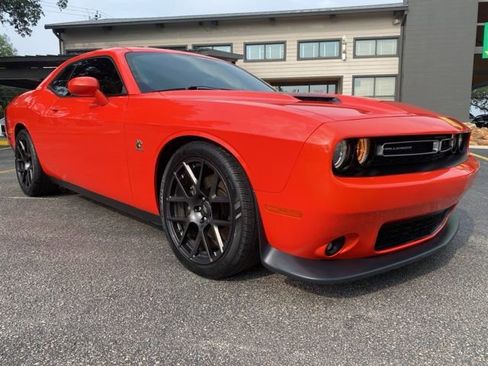Used 2018 Dodge Challenger R/T Scat Pack RWD image 8