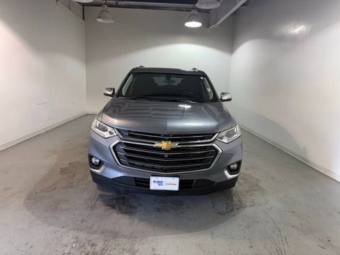 Used 2019 Chevrolet Traverse LT image 2