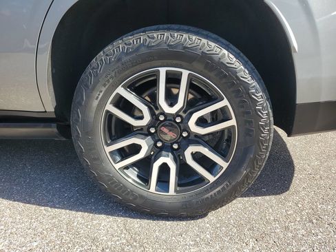 Used 2023 GMC Yukon AT4 w/ AT4 Premium Plus Package AWD/4WD image 5