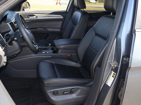 Used 2023 Volkswagen Atlas Cross Sport SE w/ Panoramic Sunroof Package image 13