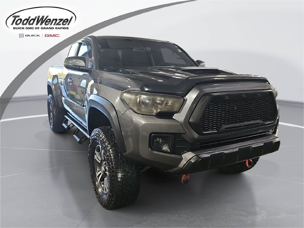 Used 2017 Toyota Tacoma TRD Off-Road w/ Tow Package AWD/4WD image 1