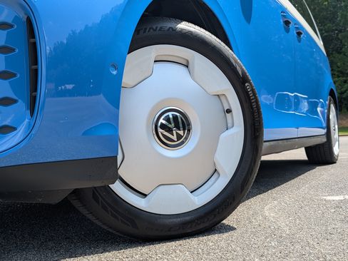Used 2025 Volkswagen ID. Buzz 1st Edition RWD image 39