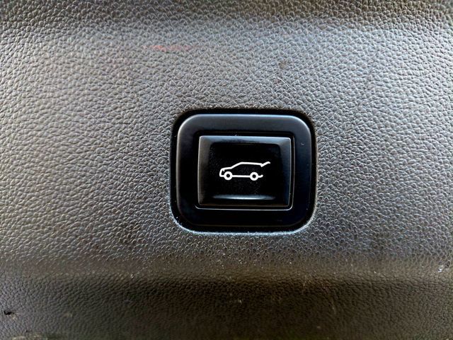 Used 2022 Chevrolet Tahoe Z71 w/ Z71 Off-Road Package AWD/4WD image 13
