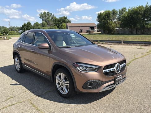 Used 2022 Mercedes-Benz GLA 250 4MATIC w/ Premium Package Lite image 1