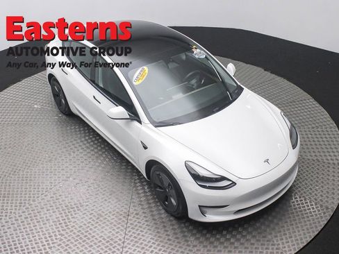 Used 2023 Tesla Model 3 Standard Range image 3