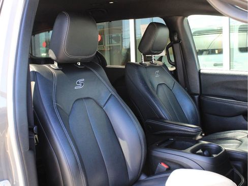 Used 2021 Chrysler Pacifica Touring-L w/ Premium & Safety Sphere Group AWD/4WD image 23