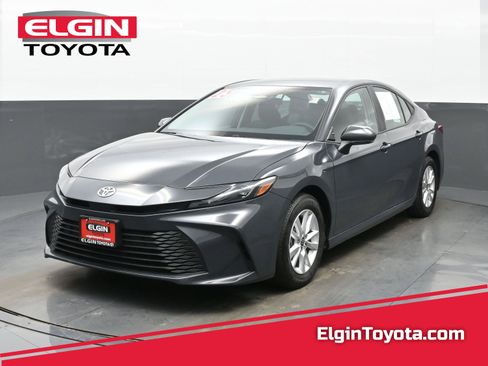 Used 2025 Toyota Camry LE image 1