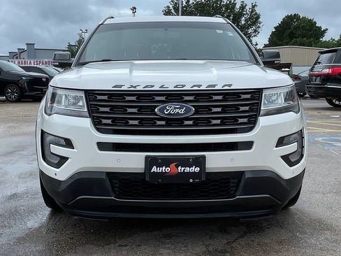 Used 2017 Ford Explorer XLT w/ Equipment Group 202A FWD image 8