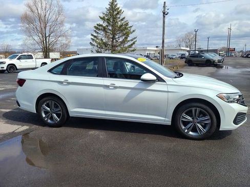 Used 2024 Volkswagen Jetta SE w/ Panoramic Sunroof Package image 5