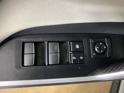 Used 2021 Toyota RAV4 Limited AWD/4WD image 18