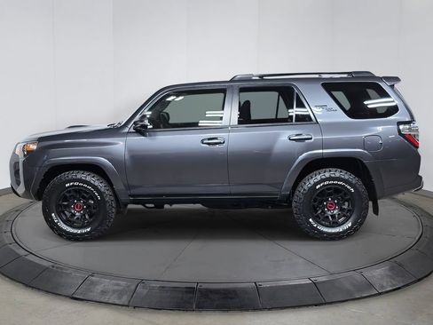 Used 2022 Toyota 4Runner TRD Off-Road Premium image 2