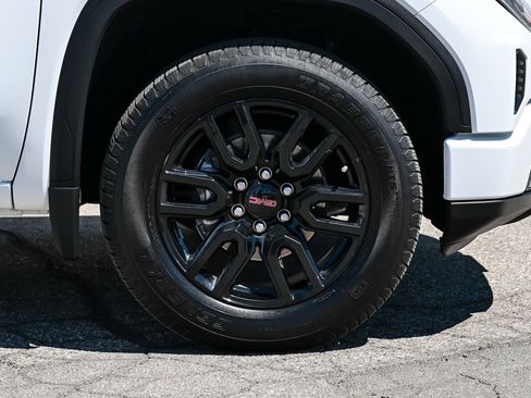 Used 2025 GMC Sierra 1500 Elevation w/ Preferred Package image 12