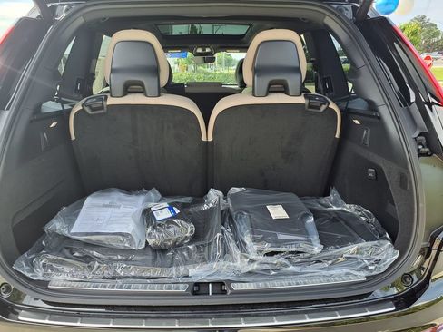 New 2026 Volvo XC90 B5 Plus w/ Protection Package Premier AWD/4WD image 16