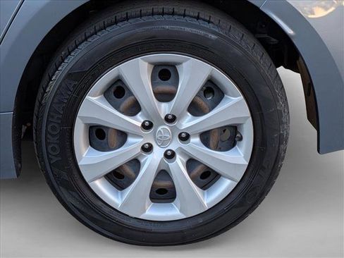 Used 2022 Toyota Corolla LE image 23