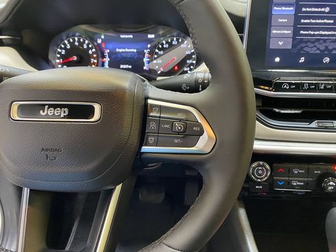 Used 2025 Jeep Compass Limited AWD/4WD image 33