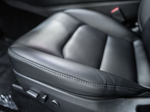 Used 2024 Tesla Model Y Long Range image 39