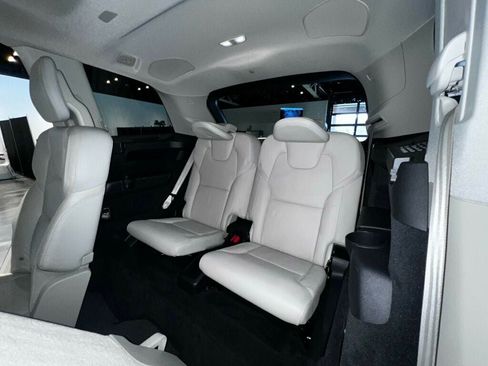 Used 2024 Volvo XC90 B6 Ultimate AWD/4WD image 25