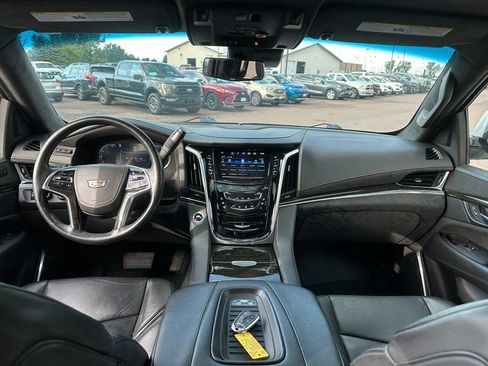 Used 2019 Cadillac Escalade Platinum AWD/4WD image 25