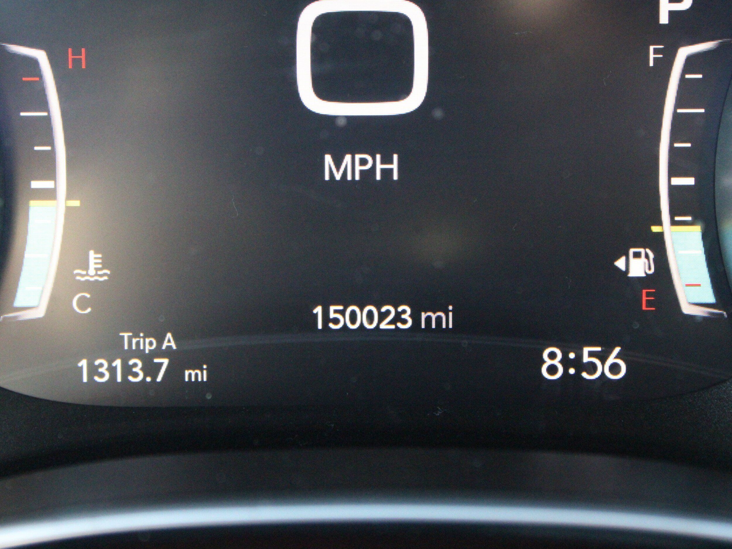 Used 2020 Chrysler Pacifica Limited w/ Tire & Wheel Group FWD image 19