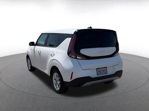 Used 2025 Kia Soul LX w/ LX Technology Package FWD image 10