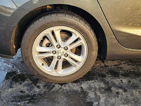 Used 2017 Chevrolet Cruze LT image 8